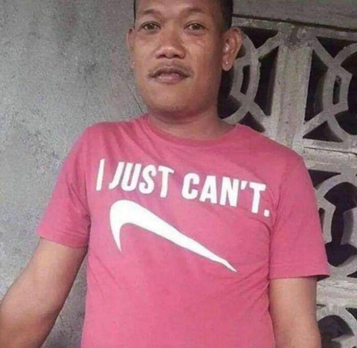 potret kaus berisi kutipan lucu (instagram.com/chaoticshirts)