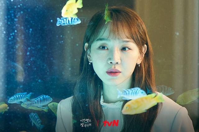 10 Harga Outfit Shin Hye Sun di Drakor See You in My 19th Life