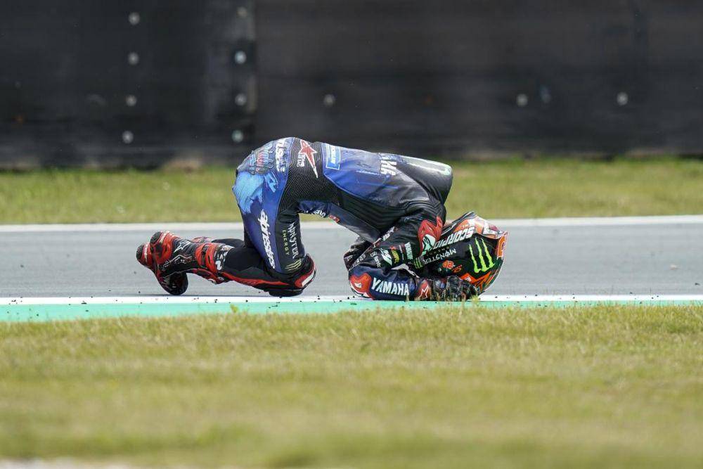 Fabio Quartararo terjatuh saat balapan GP Belanda 2022. (motogp.com)