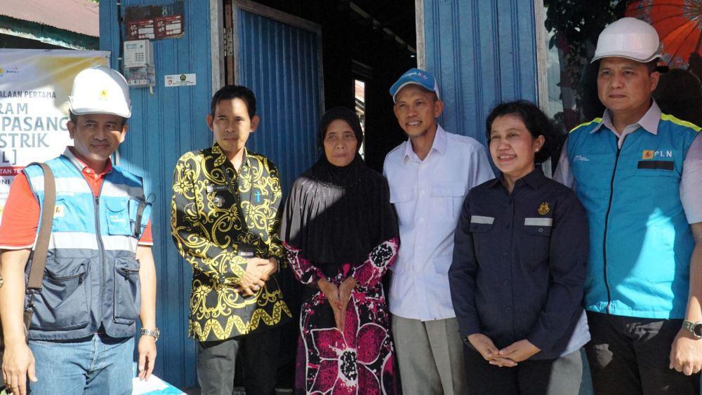 744 KK Kotawaringin Timur Kalteng Dapat Program Sambung Listrik Gratis