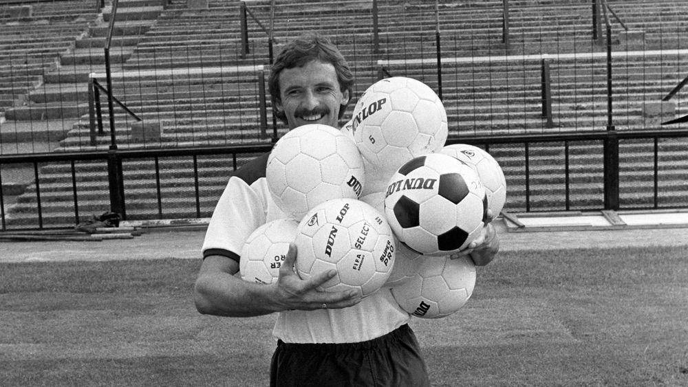 Gordon Davies (fulhamfc.com)
