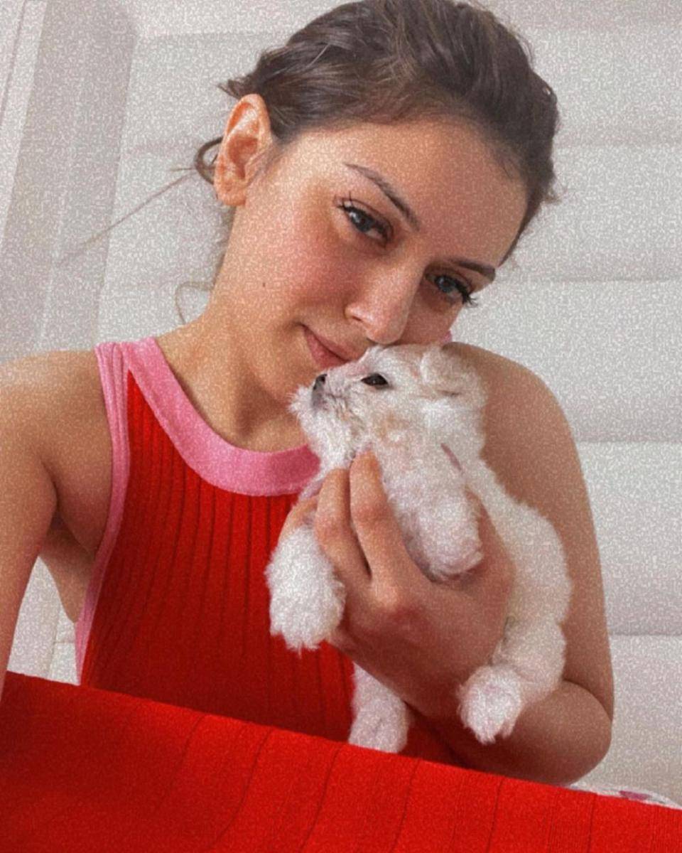 Hansika Motwani dan anjingnya (instagram.com/ihansika)