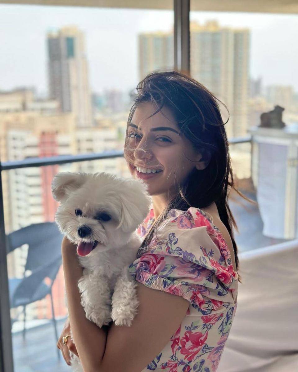 Hansika Motwani dan anjingnya (instagram.com/ihansika)