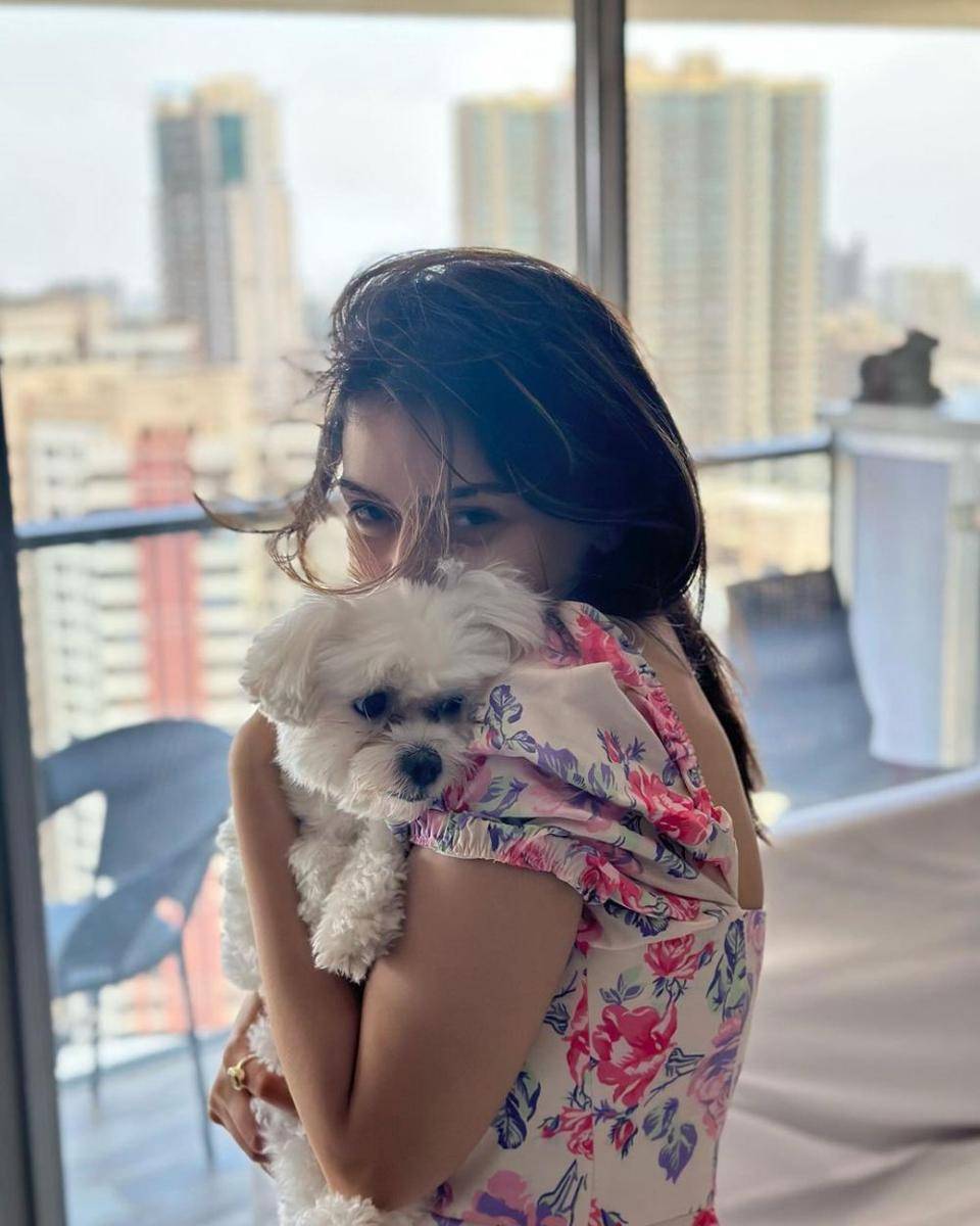 Hansika Motwani dan anjingnya (instagram.com/ihansika)