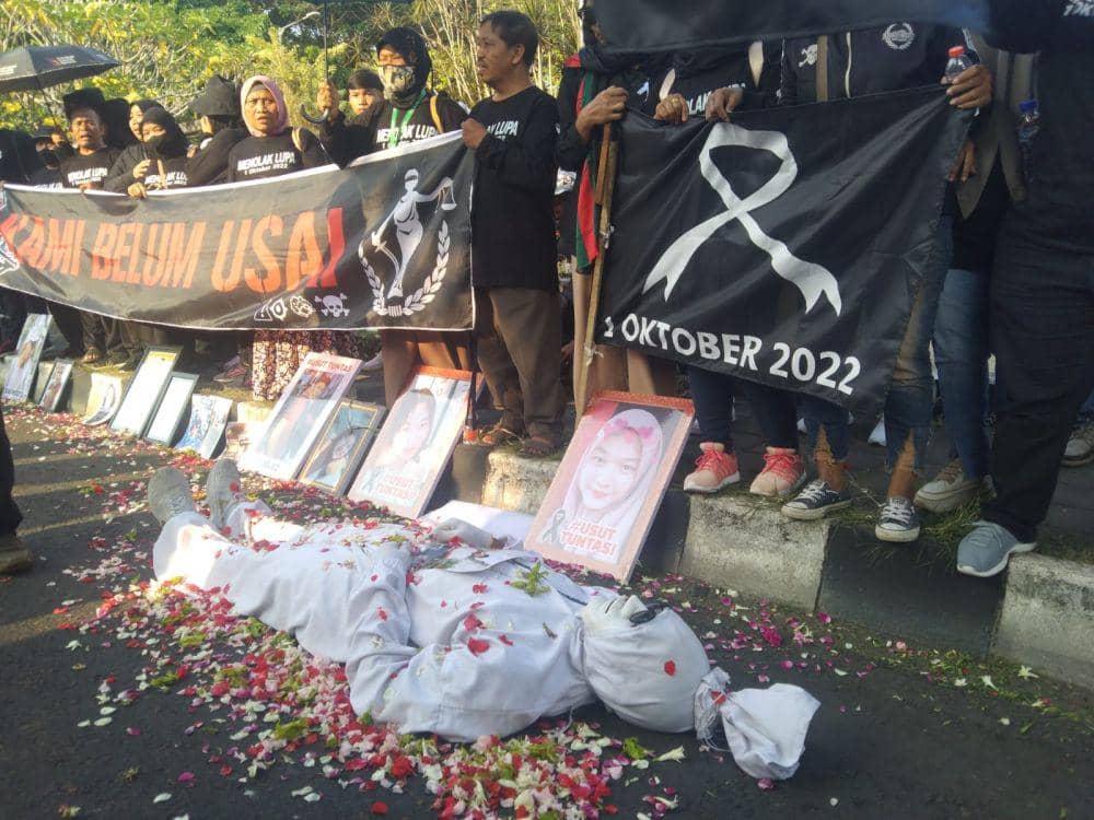 Aksi Kamisan Tragedi Kanjuruhan, Massa Kepung Kantor Bupati Malang