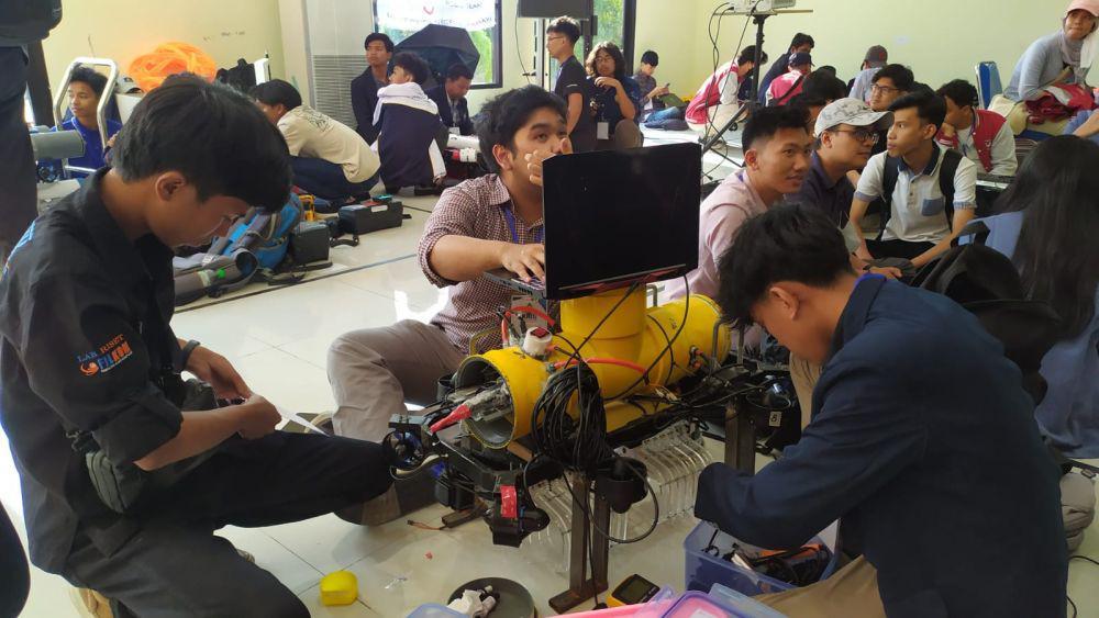 Vakum 20 Tahun, Kontes Robot Bawah Air Digelar di Kolam Renang USM