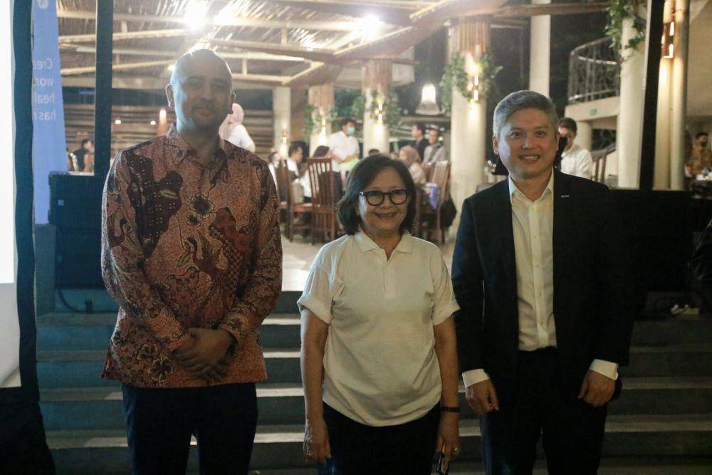 (Dari kiri ke kanan) Executive General Manager Imaging, GE HealthCare ASEAN, Korea, and Australia, Vijay Subramaniam, Dokter Onkologi Radiasi, Prof. Dr. dr. Soehartati A. Gondowihardjo, SpRad(K), Onk, Rad. , Elekta Senior Vice President Asia Pacific Japan, Marco Lee.