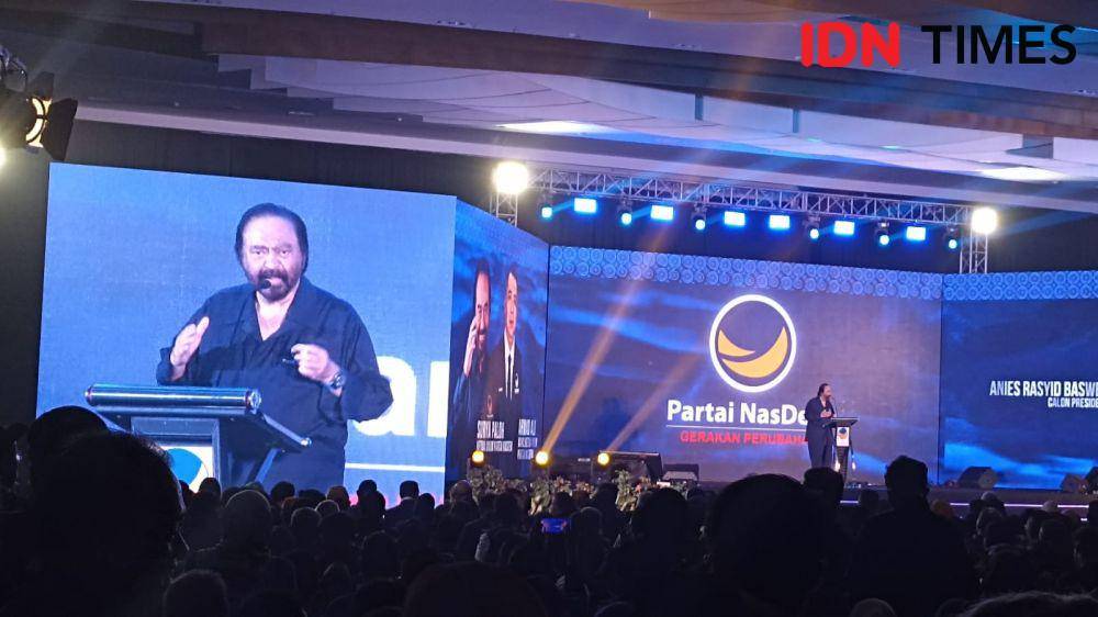 Ketum NasDem Surya Paloh pidato di aientasi Caleg NasDem se-Sulawesi di Kota Makassar. (Dahrul Amri/IDN Times Sulsel)