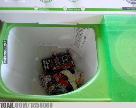 momen kocak orang membersihkan sesuatu (1cak.com/1658060)