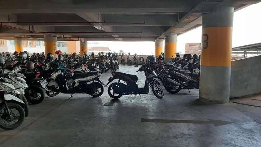 mahasiswa parkir motor sembarang (instagram.com/upi.parkir))