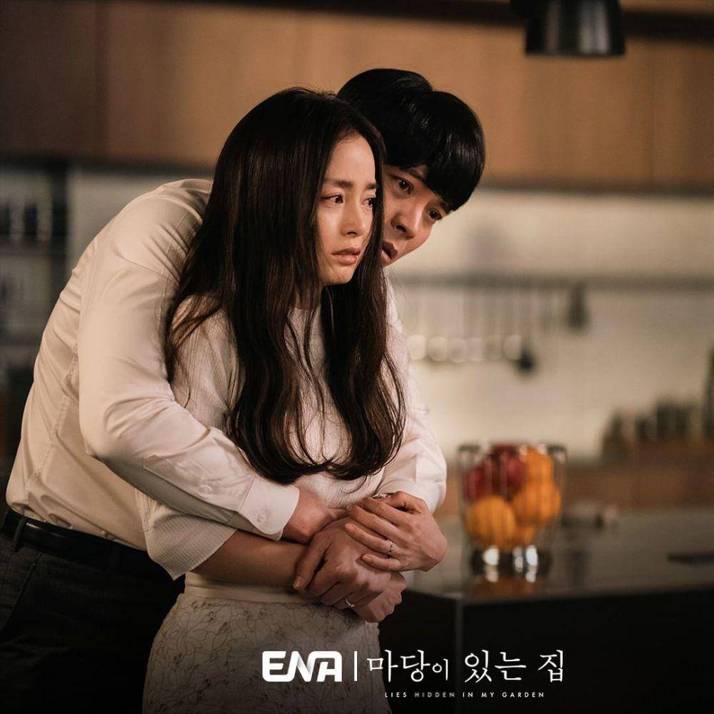 Kim Tae Hee dan Kim Sung Oh di Lies Hidden In My Garden (instagram.com/channel.ena.d)