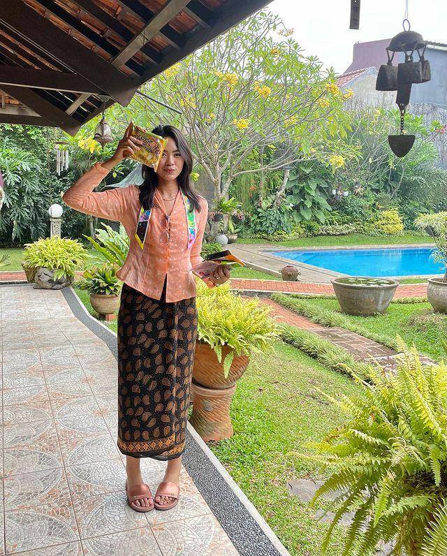 OOTD kebaya ala Rania Maheswari (instagram.com/raniaayamin)