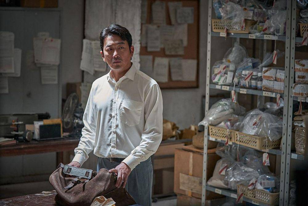 cuplikan Ha Jung Woo di film Unofficial Operation (instagram.com/showbox.movie)