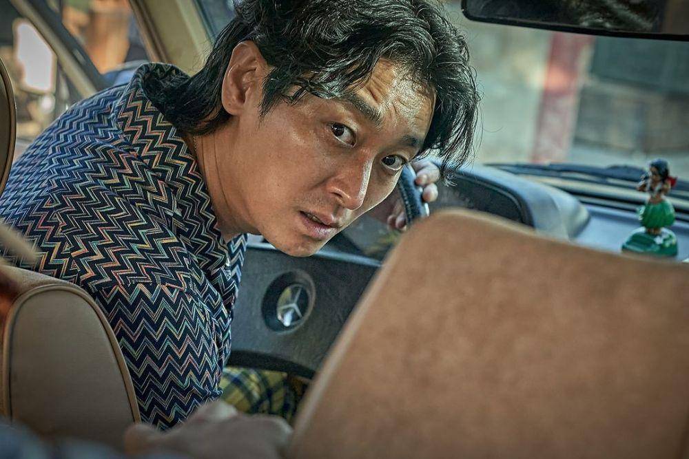 cuplikan Ju Ji Hoon di film Unofficial Operation (instagram.com/showbox.movie)