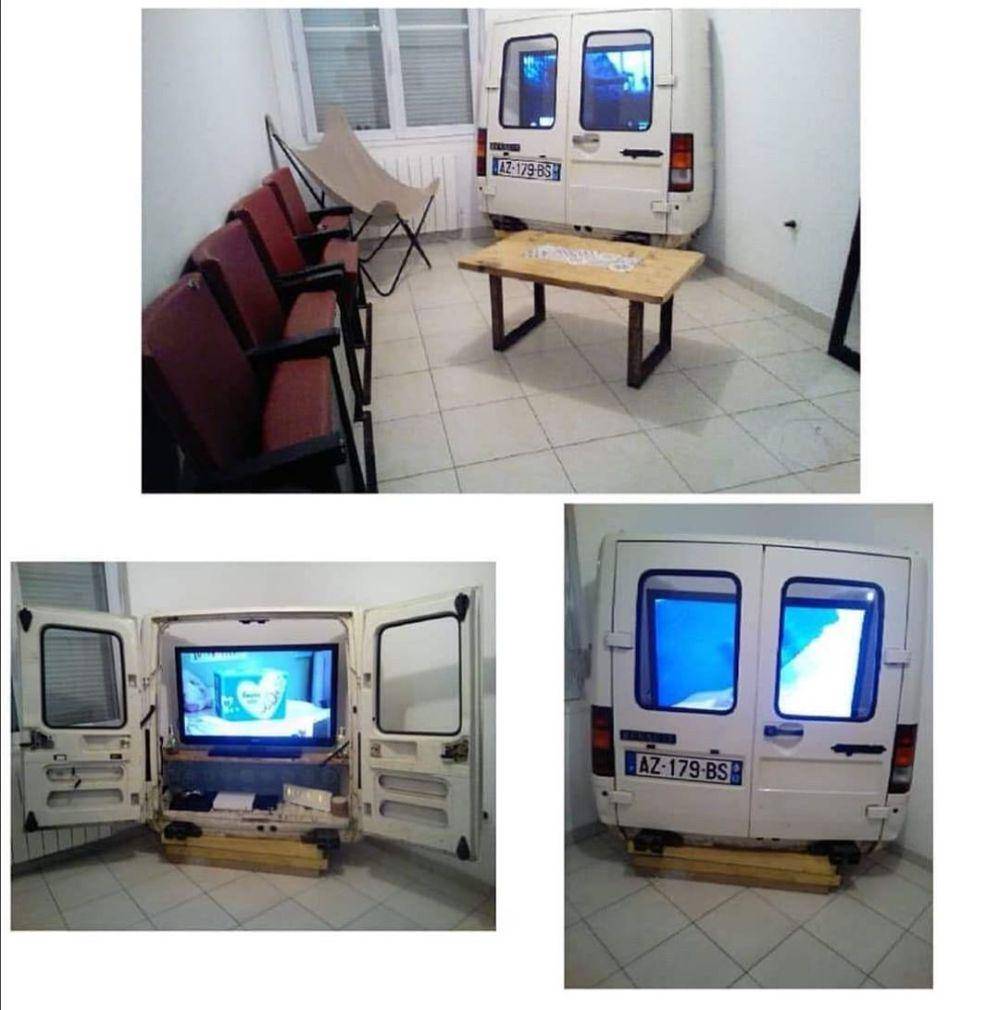 potret modifikasi TV nyeleneh (reddit.com/user/UncreativeTeam)