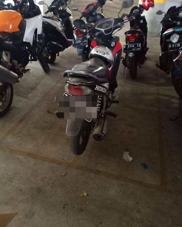 mahasiswa parkir motor sembarang (instagram.com/upi.parkir))