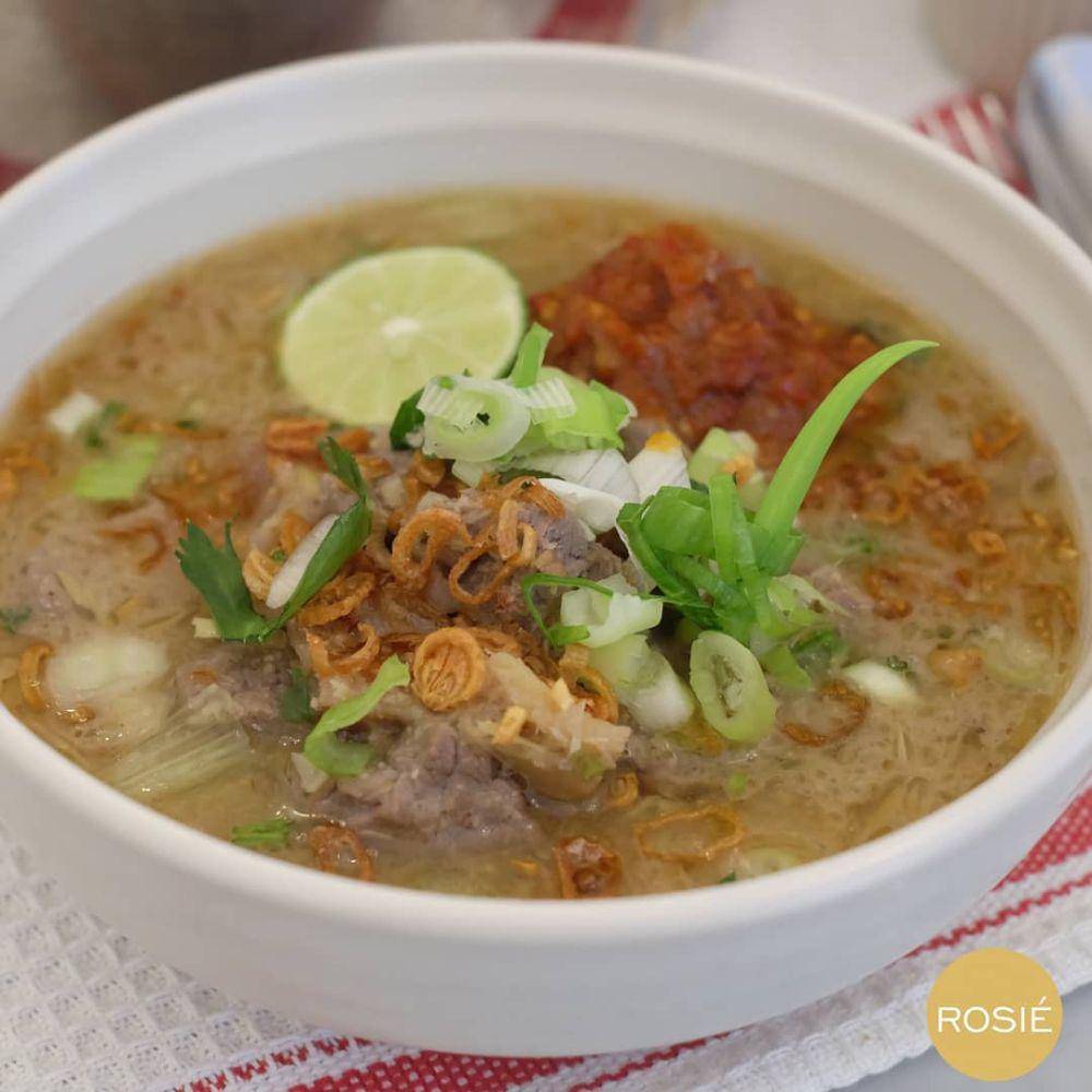 coto makassar (instagram.com/rosiecafe_)