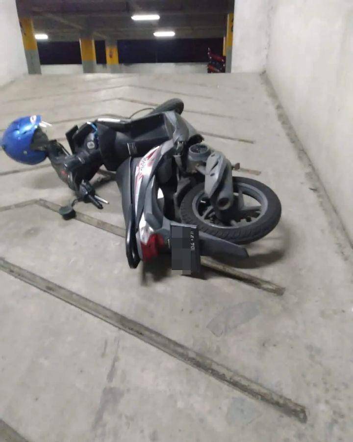 mahasiswa parkir motor sembarang (instagram.com/upi.parkir))