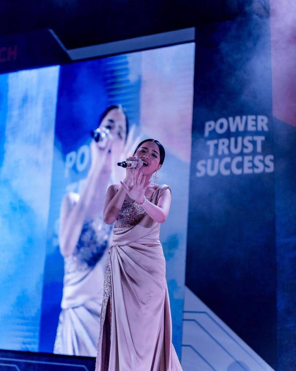 Baju pesta ala Anggi Marito (instagram.com/anggimarito)