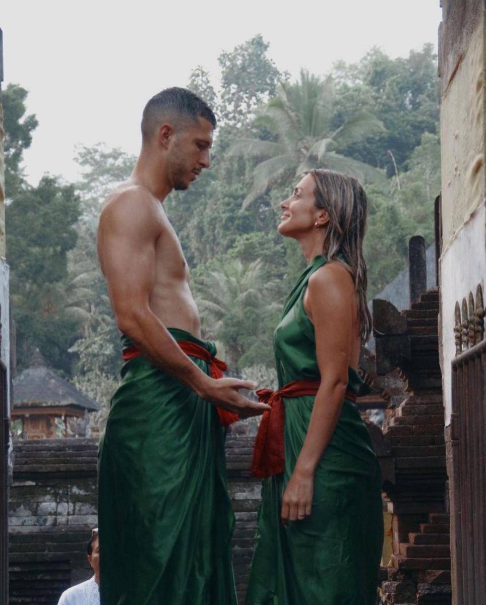 Guido Rodriguez saat melukat di Pura Tirta Empul, Tampaksiring. (Instagram.com/wadaramon)
