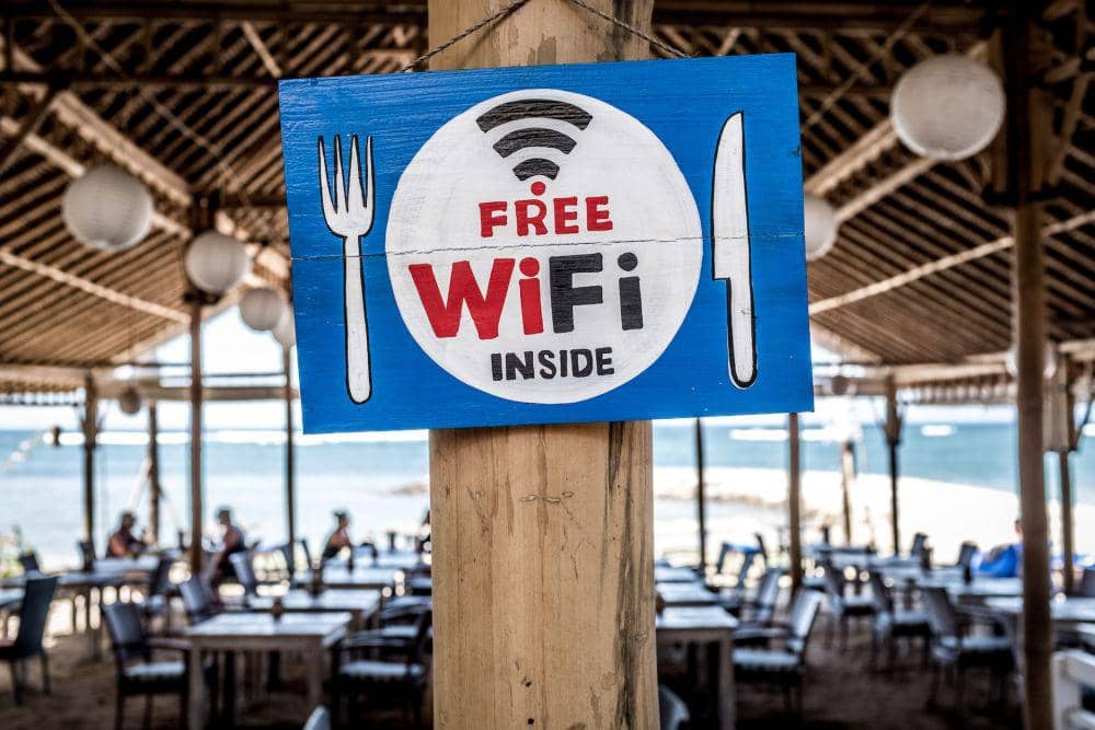 ilustrasi Wi-Fi publik (Unsplash/Bernard Hermant)
