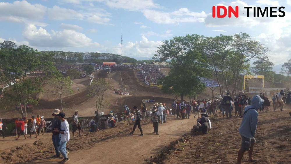 Penonton MXGP Sumbawa 2022. (IDN Times/Muhammad Nasir)