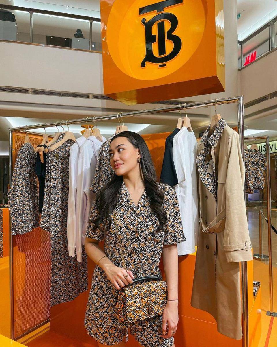 Koleksi baju motif Aaliyah Massaid (instagram.com/aaliyah.massaid)
