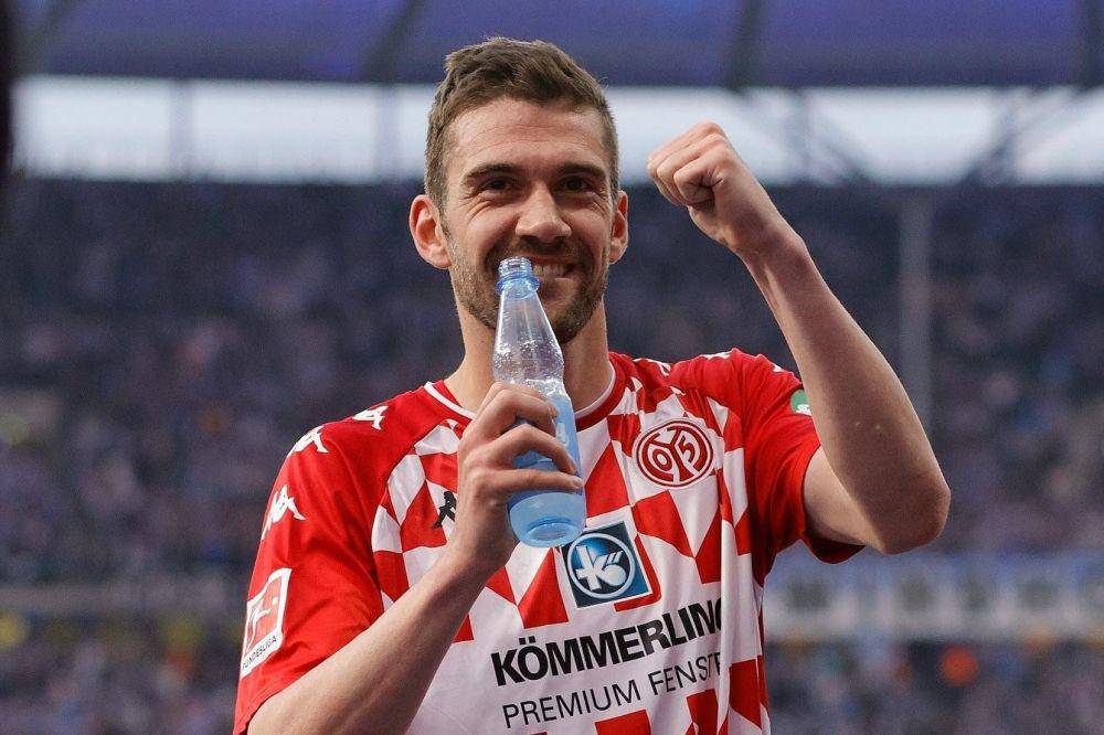 Stefan Bell (twitter.com/Mainz05en)
