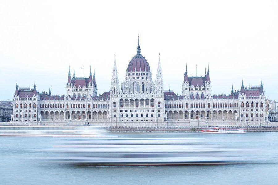 Ilustrasi Hungaria (unsplash.com/@karim_manjra)