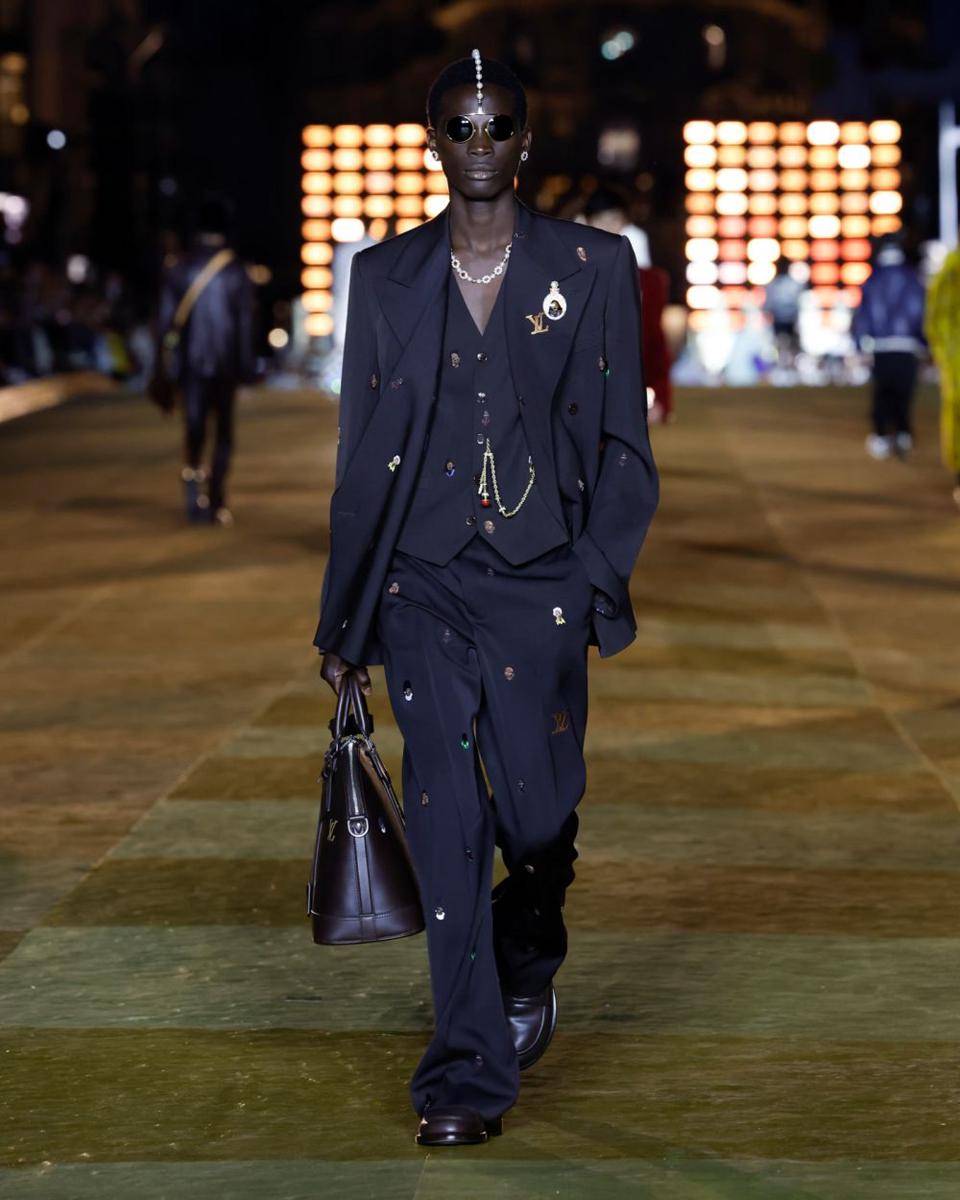 Menswear collection LV - LVERS (dok. Louis Vuitton)
