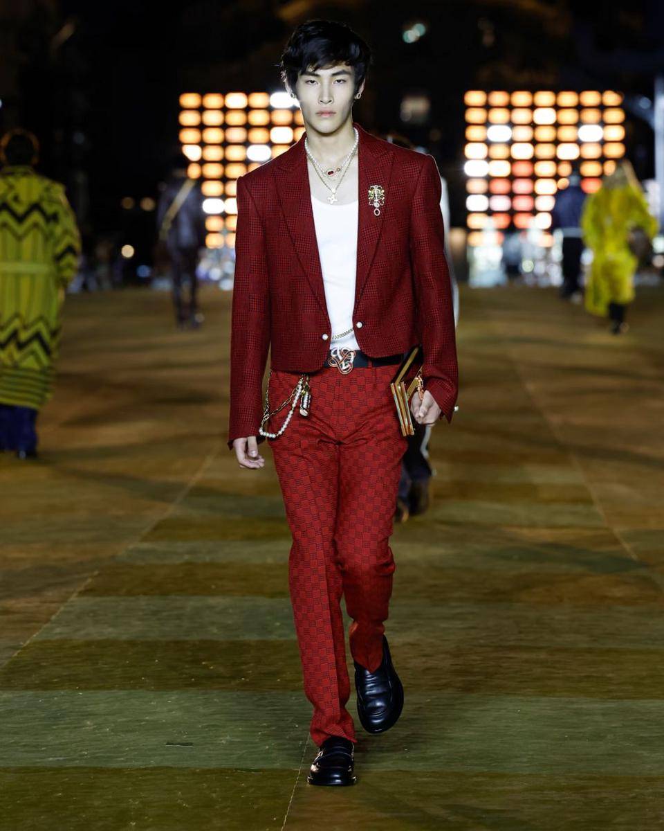 Menswear collection LV - LVERS (dok. Louis Vuitton)