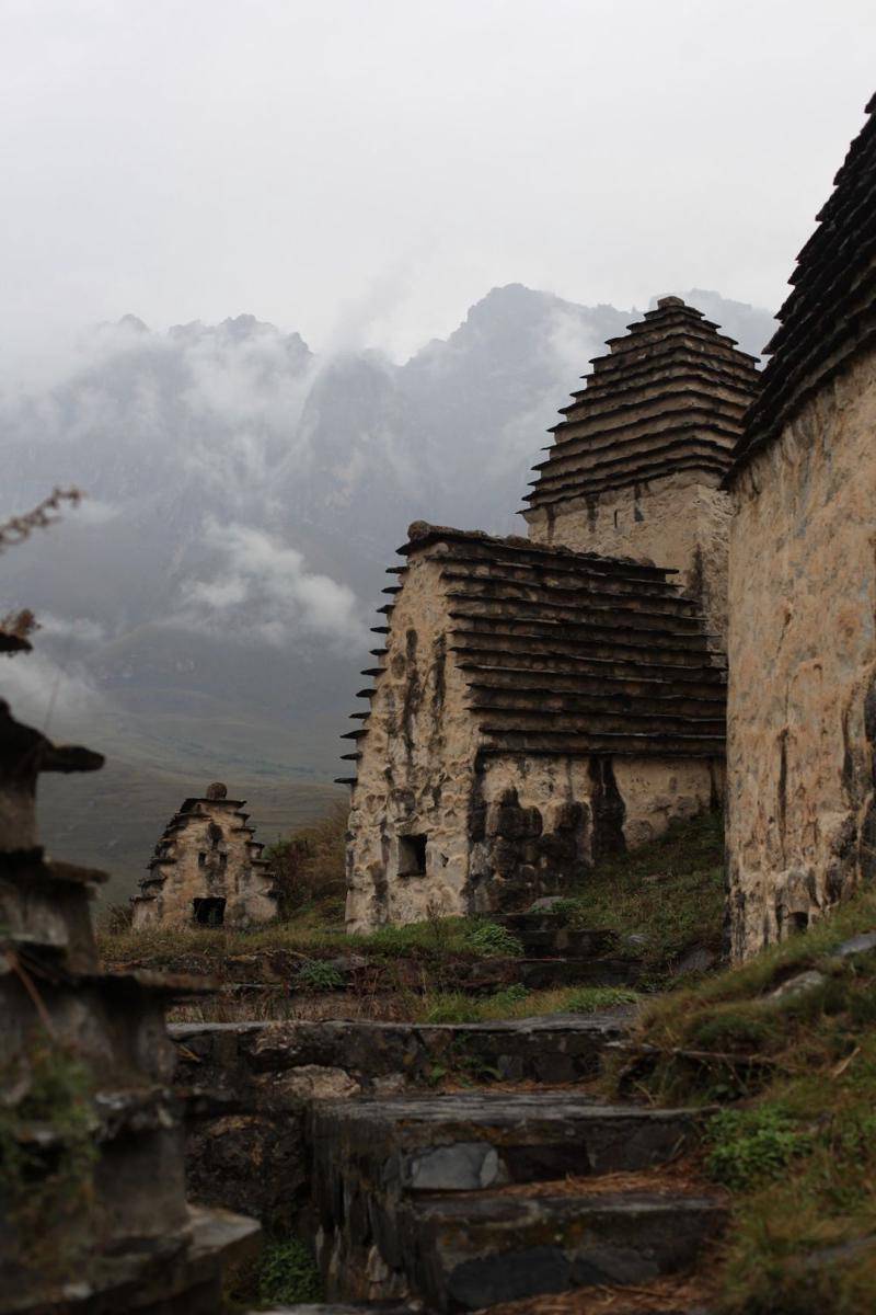 Kota Dargavs, Rusia (pexels.com/Diana Vorobeva-Attyakova)