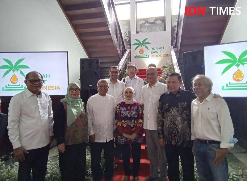 Sejumlah koorporasi dan para pelaku industri perkelapasawitan mendeklarasikan berdirinya Rumah Sawit Indonesia (RSI) di Gedung PPKS Medan (IDN Times/Indah Permata Sari)