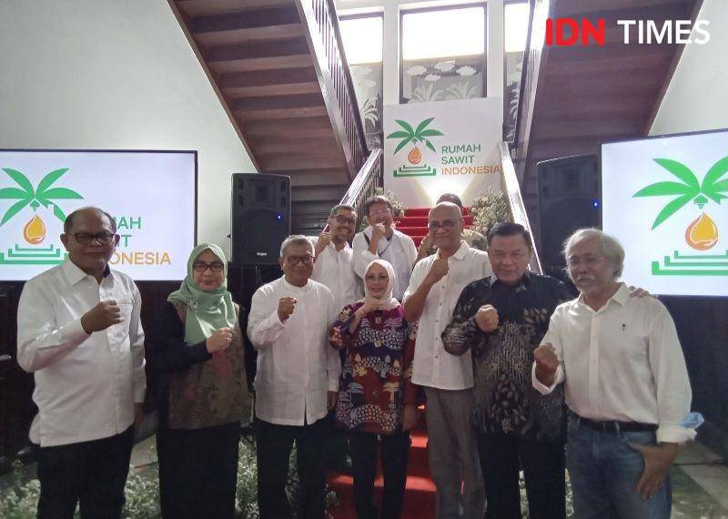 Sejumlah koorporasi dan para pelaku industri perkelapasawitan mendeklarasikan berdirinya Rumah Sawit Indonesia (RSI) di Gedung PPKS Medan (IDN Times/Indah Permata Sari)