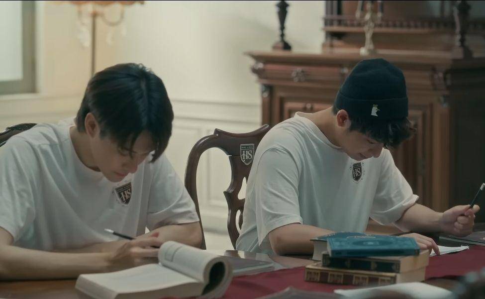 Chimon Wachirawit dan Nani Hirunkit di serial Home School (youtube.com/gmmtvofficial)