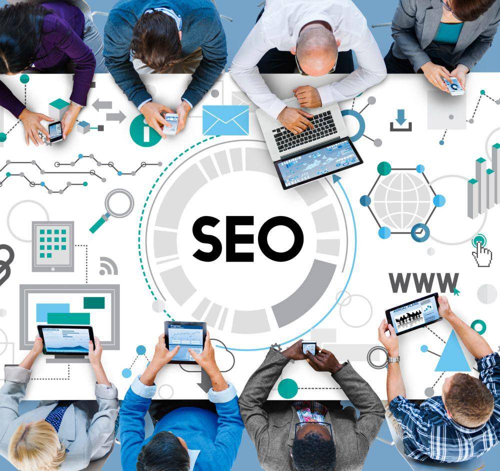 ilsutrasi SEO Specialist (freepik.com/rawpixel.com)