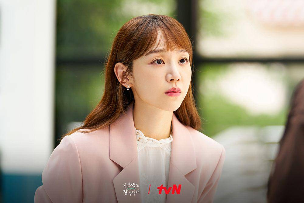 Ban Ji Eum (Shin Hye Sun) di drakor See You in My 19th Life (instagram.com/tvn_drama)