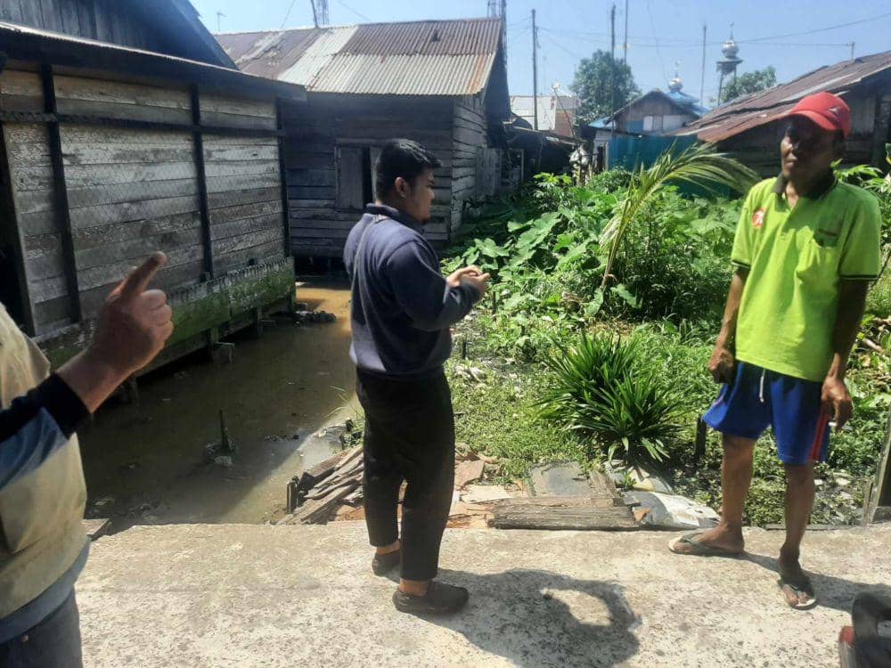 Warga Ngeluh Bau Comberan 5 Tahun