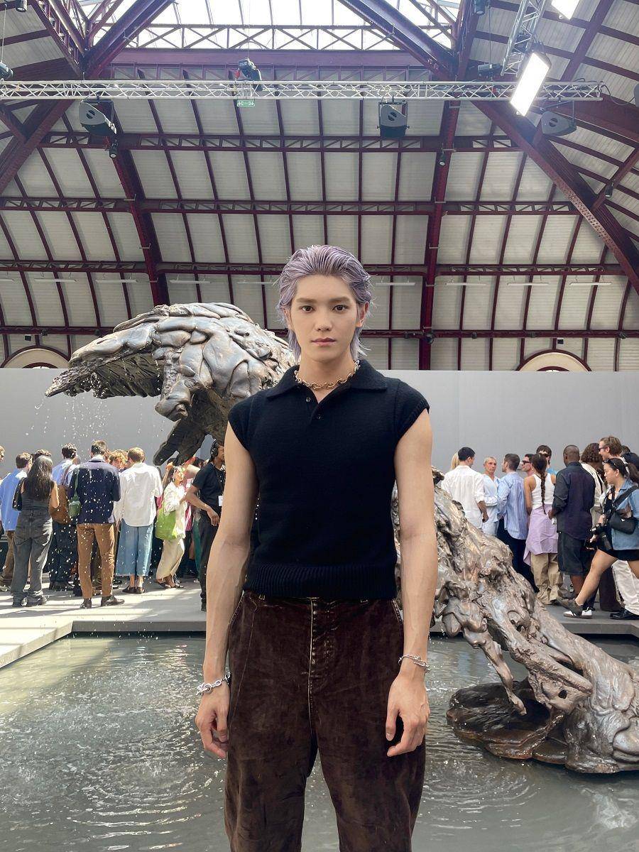 Taeyong NCT di LOEWE Spring Summer 2024 Men’s Runway (twitter.com/NCTsmtown)