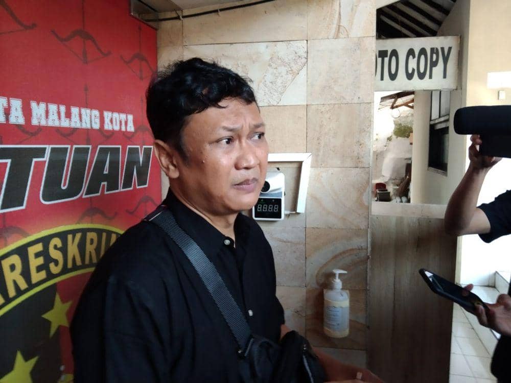 Bambang Rukminto saat tiba di Mapolresta Malang Kota. (IDN Times/Rizal Adhi Pratama)