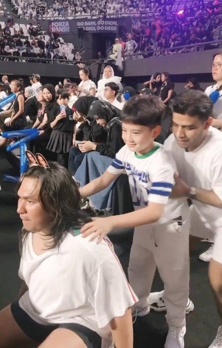 momen Fadil dan Keanu jadi supporter Raffi dan Gigi (instagram.com/fadiljaidi)