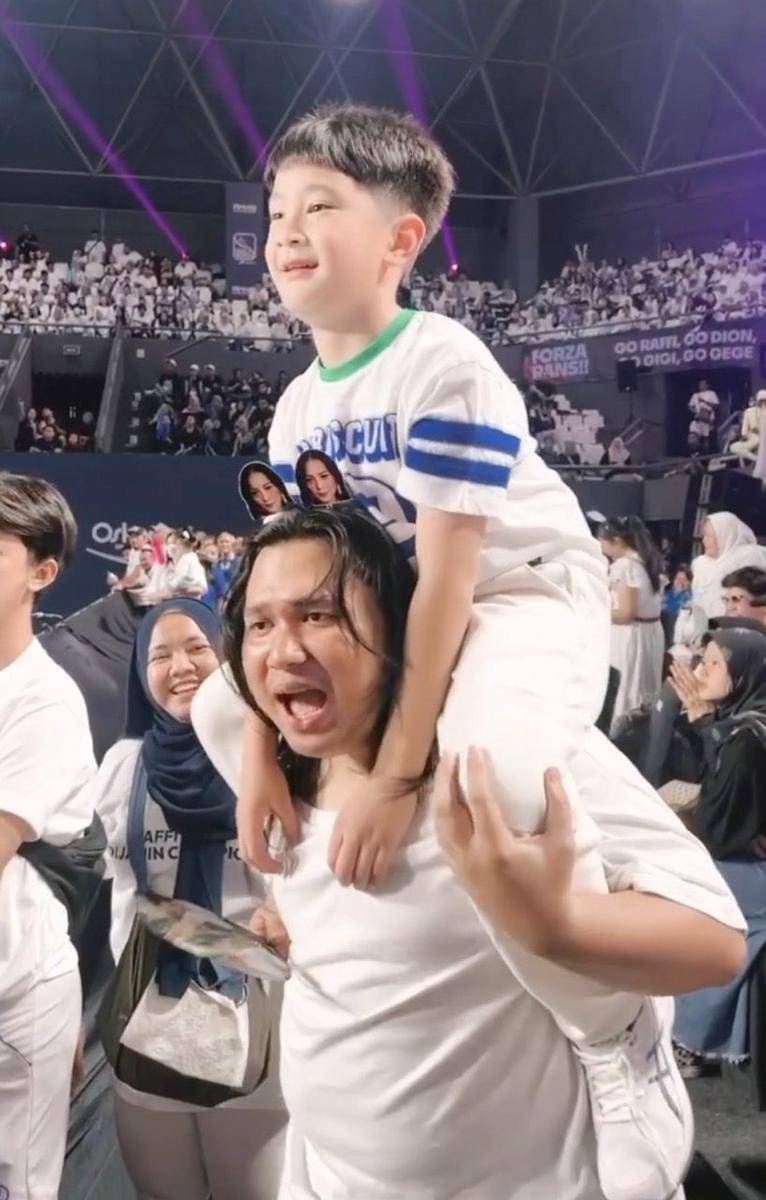 momen Fadil dan Keanu jadi supporter Raffi dan Gigi (instagram.com/fadiljaidi)