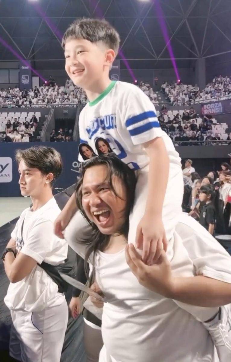 momen Fadil dan Keanu jadi supporter Raffi dan Gigi (instagram.com/fadiljaidi)