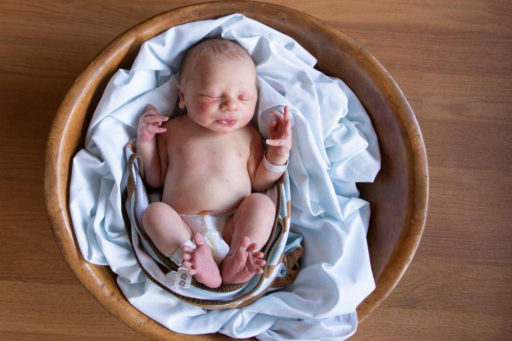 ilustrasi bayi baru lahir (pexels.com/Casey Clausen)