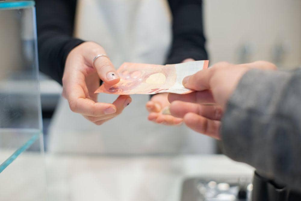 ilustrasi membayar (pexels.com/Kampus Production)