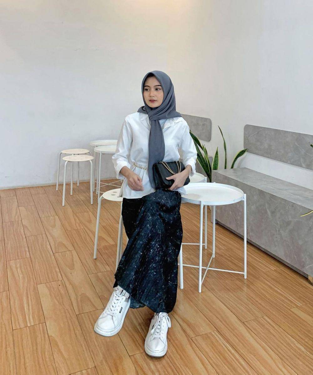 Style kondangan hijab minimalis (instagram.com/putri.jelitaaaa)