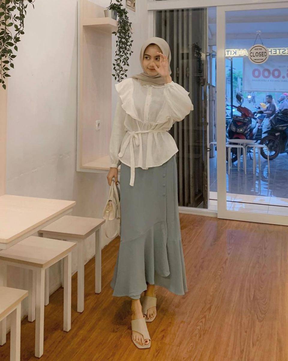 Style kondangan hijab minimalis (instagram.com/putri.jelitaaaa)