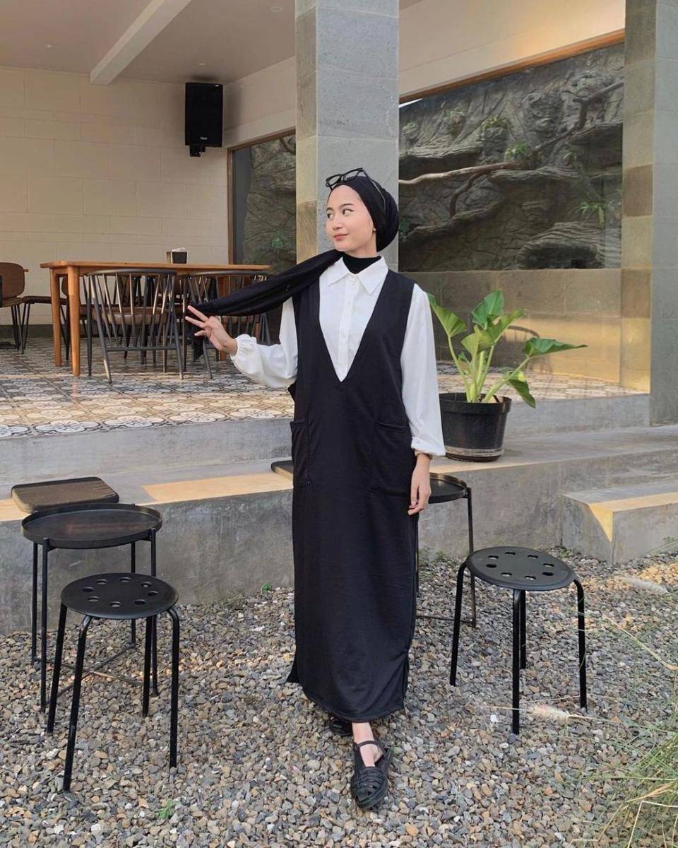 Style kondangan hijab minimalis (instagram.com/putri.jelitaaaa)