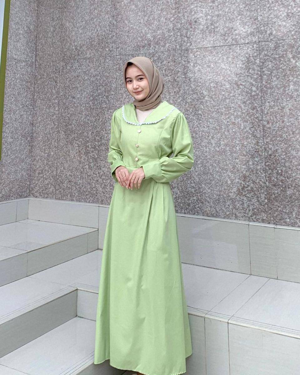 Style kondangan hijab minimalis (instagram.com/putri.jelitaaaa)