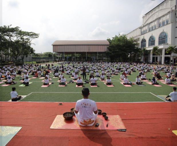 Intip Serunya Hari Yoga Internasional di Medan, Ada 2 Rekor Dunia